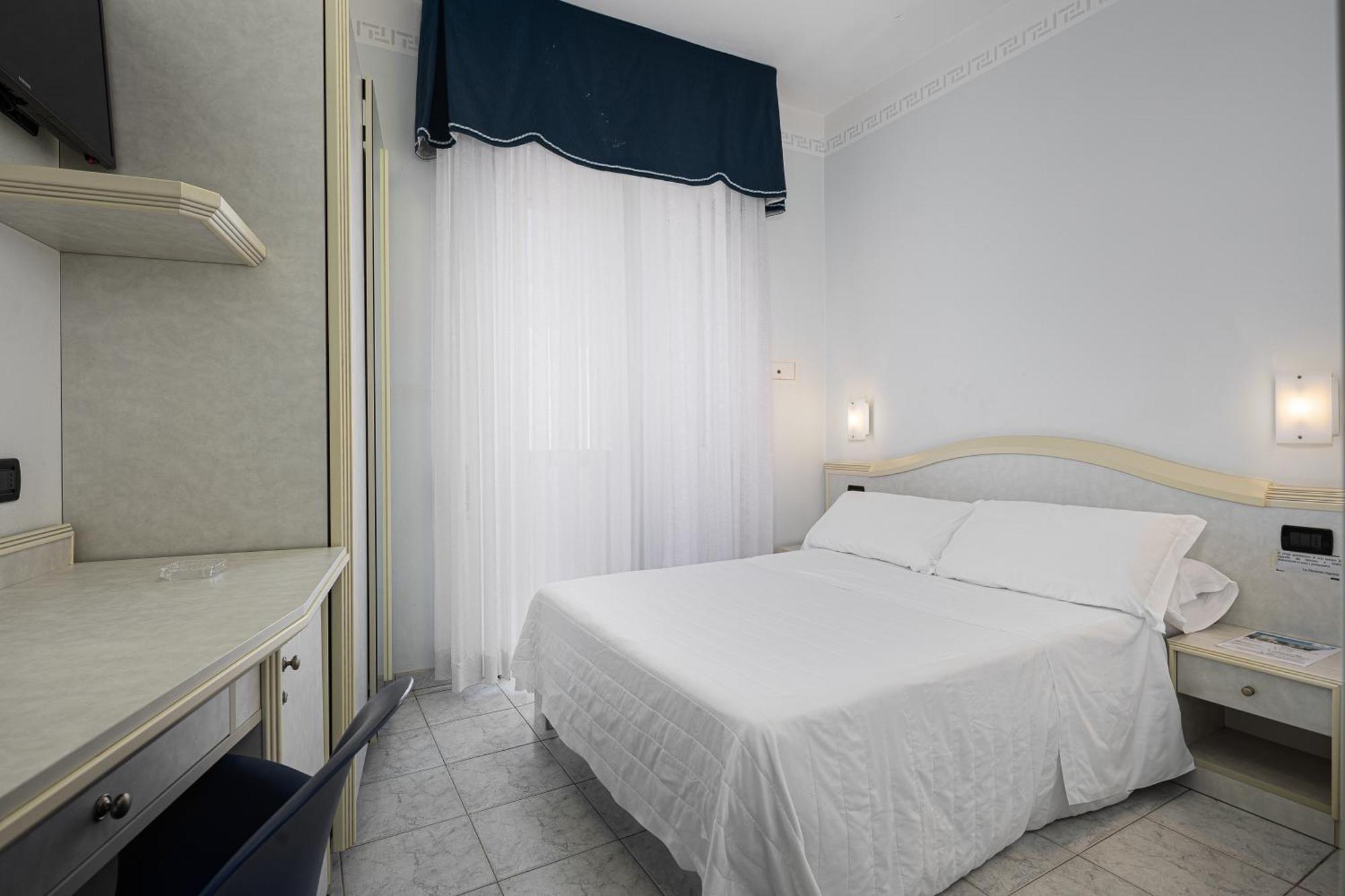 Hotel Oriente Milano Marittima Exterior photo