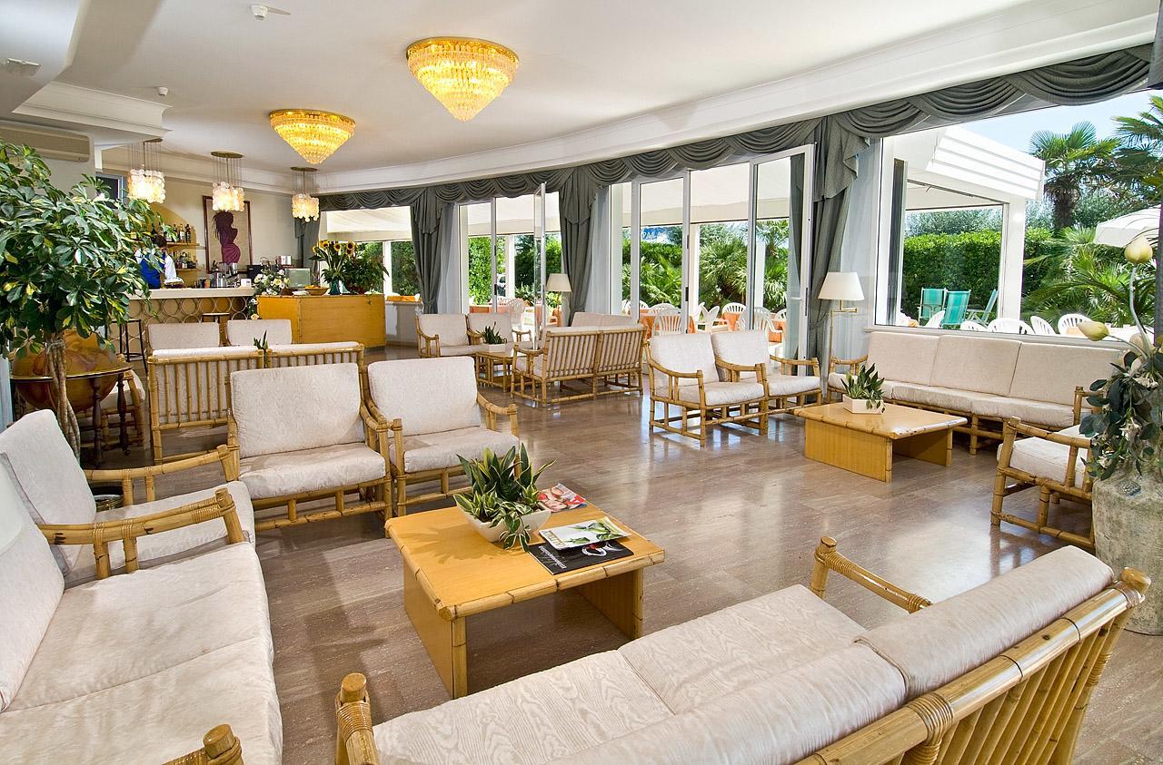Hotel Oriente Milano Marittima Exterior photo