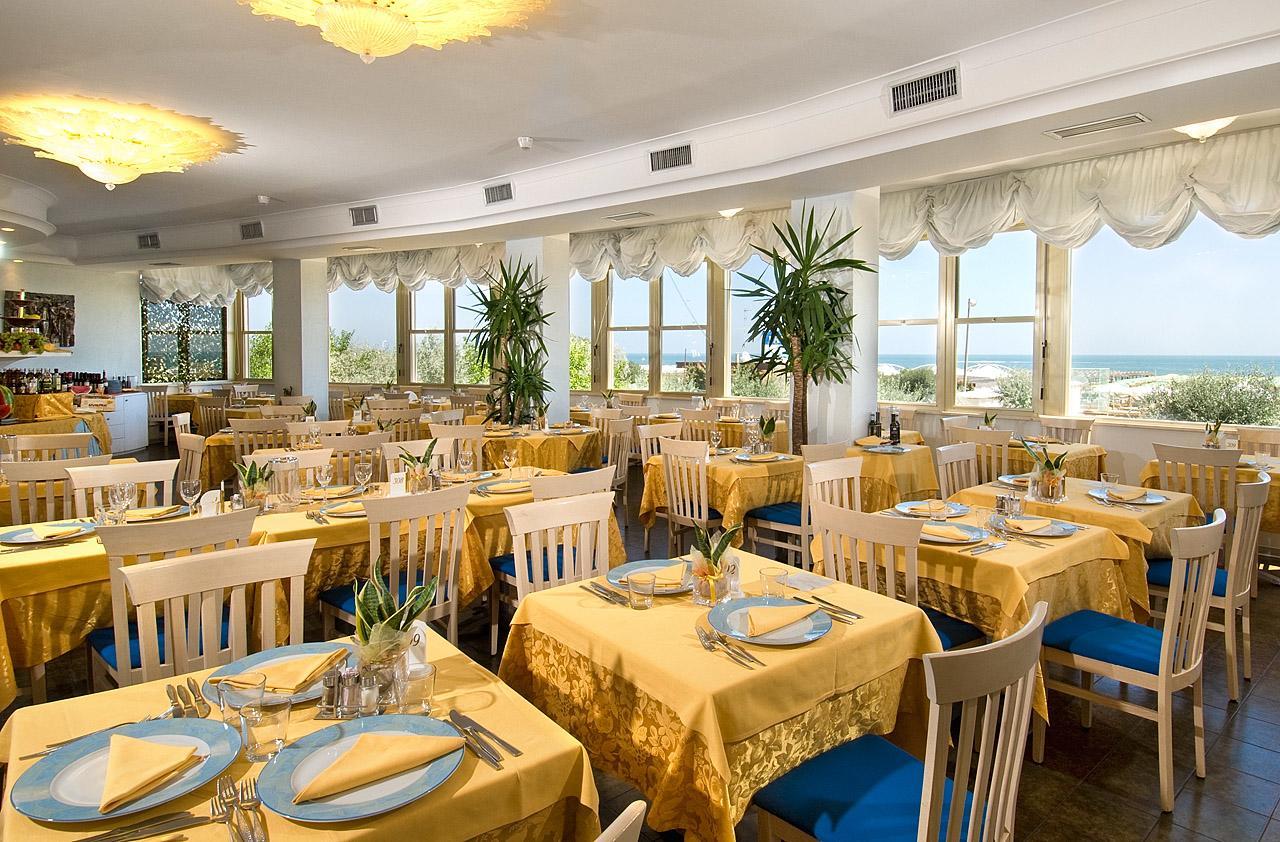 Hotel Oriente Milano Marittima Exterior photo